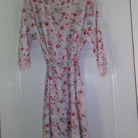 MARILYN MONROE Robe Rose Floral Kimono Wrap Size M - Picture 6 of 7